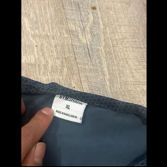 Gymshark Cut off tank Size XL - Picture 8 of 8
